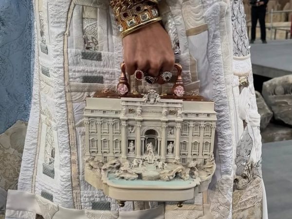 Μυθική συλλογή από Dolce & Gabbana αποτυπώνει την ρωμαϊκή ιστορία στην πασαρέλα