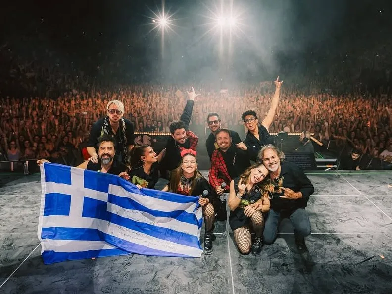 Επίσημο λογότυπο της περιοδείας Erreway Tour 2025 για τη συναυλία του συγκροτήματος στην Αθήνα.