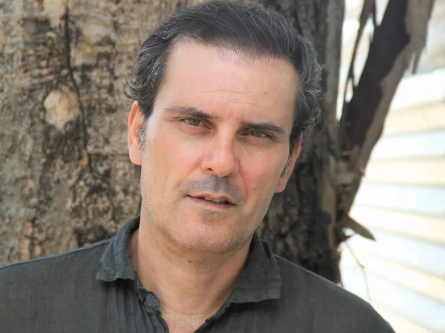 Πορτρέτο του ηθοποιού Γεράσιμου Μιχελή, γνωστού από τη σειρά του Mega «Στο Παρά Πέντε».