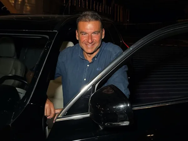 Ο Γιώργος Λιάγκας σε βραδινή έξοδο με τους συνεργάτες της εκπομπής Το Πρωινό του ANT1.