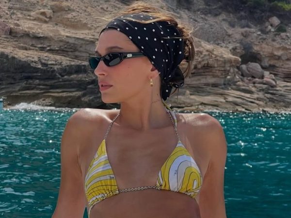 Μαντήλι στα μαλλιά: Δες πώς το φορούν οι celebrities