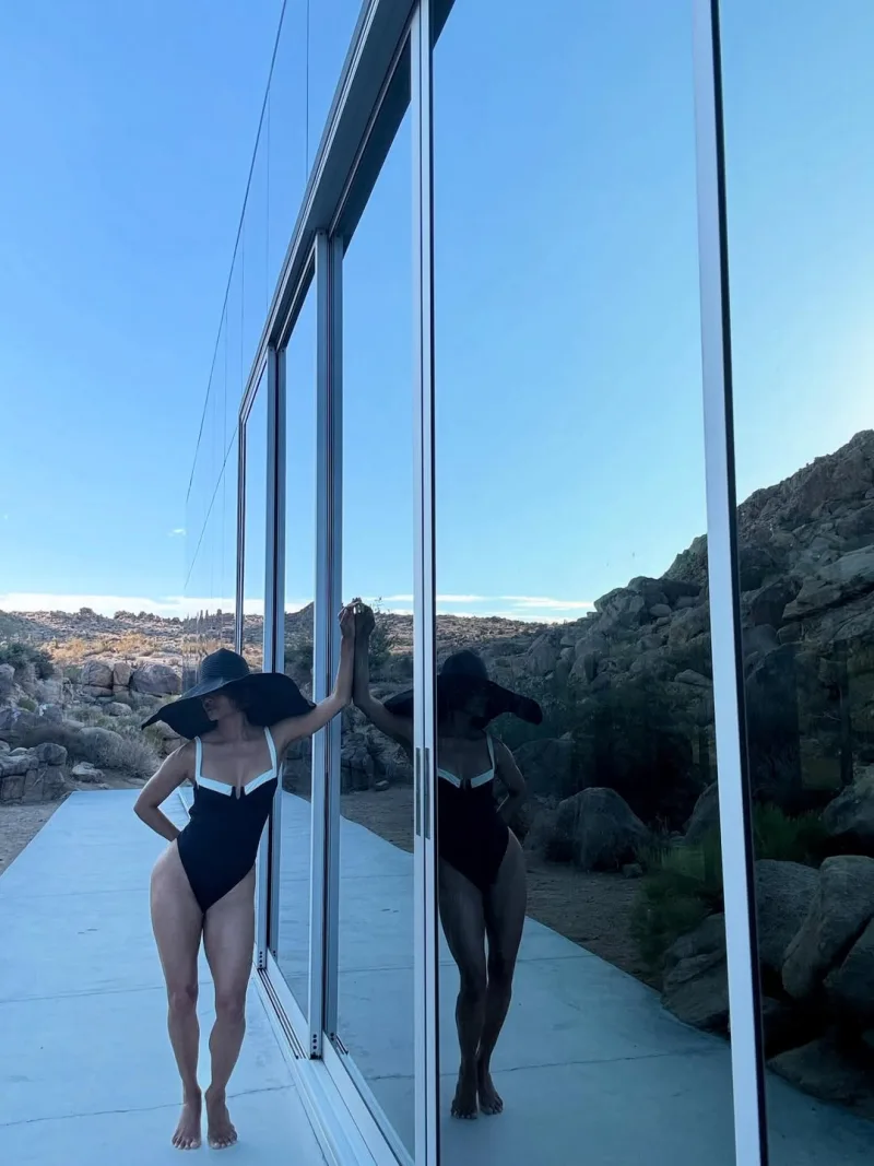 Η Halle Berry ποζάρει με εντυπωσιακό μαγιό για το καλοκαίρι, προσφέροντας έμπνευση για στυλ στην παραλία.