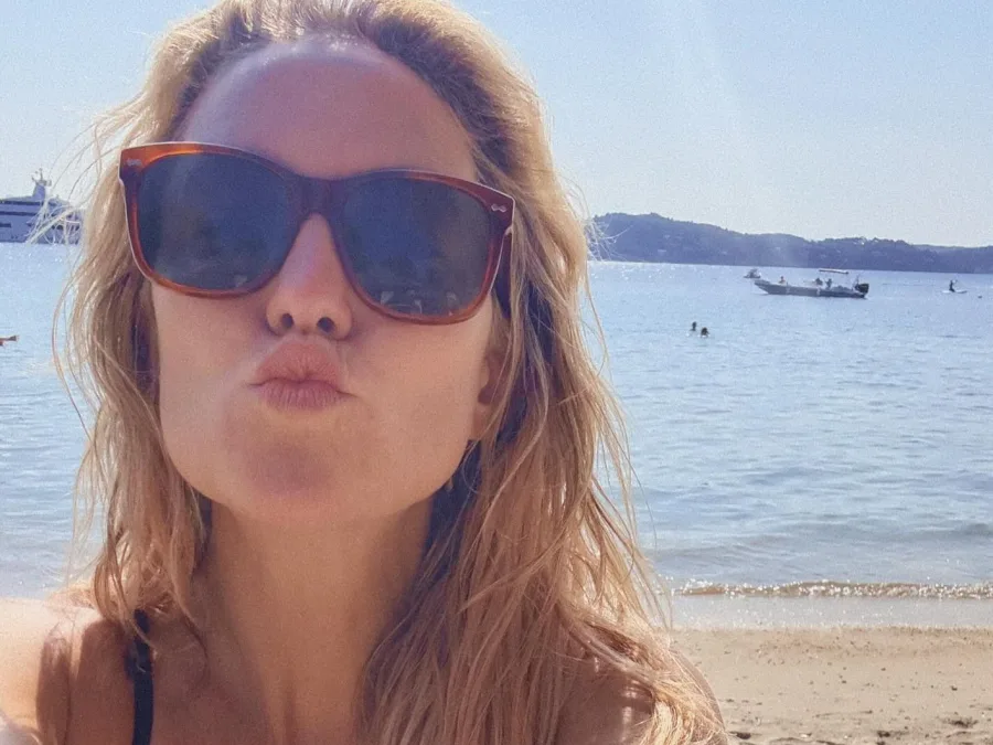 Η Kate Hudson απολαμβάνει τις καλοκαιρινές της διακοπές στην Ελλάδα.