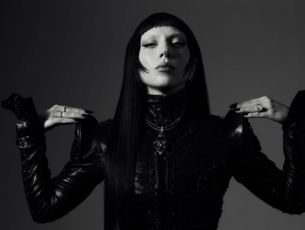 H Lady Gaga είναι… Labubu