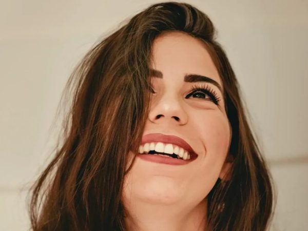 Γιατί το λάδι φουντουκιού είναι το νέο must στη ρουτίνα περιποίησης των μαλλιών