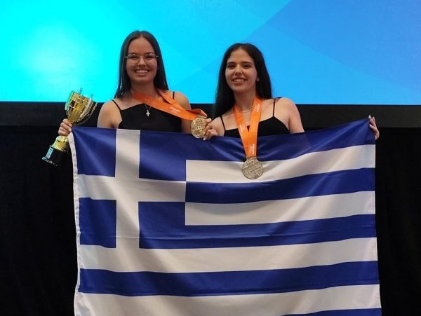 Δύο 17χρονες Ελληνίδες βρέθηκαν στην κορυφή του κόσμου σε διαγωνισμό της Microsoft