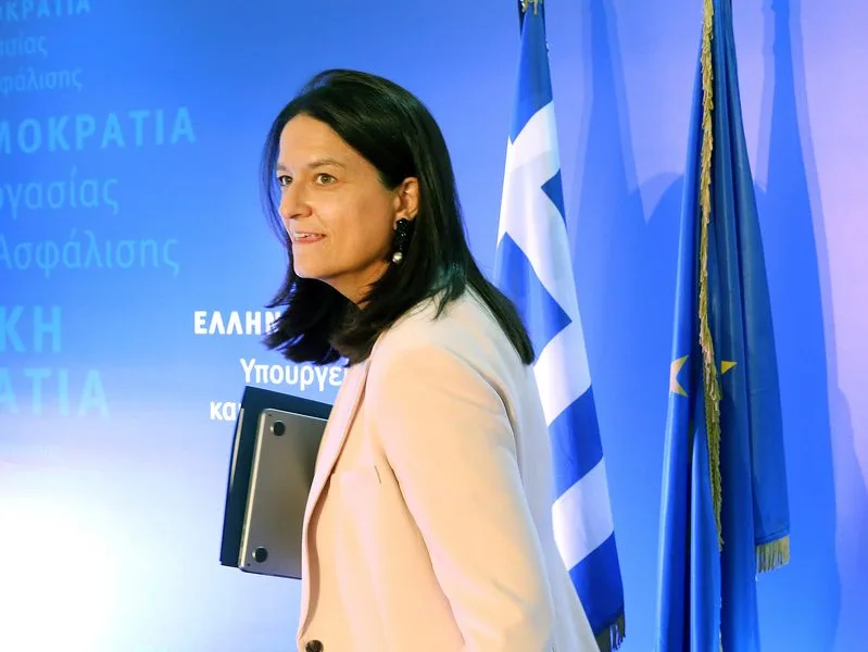 Η υπουργός Εργασίας Νίκη Κεραμέως σε επίσημη εμφάνιση.