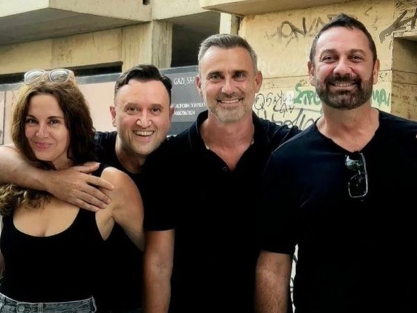 Αργύρης Αγγέλου: Ζητά συγγνώμη για τη φωτογραφία με τους «Παρά Πέντε» στην κηδεία του Γεράσιμου Μιχελή