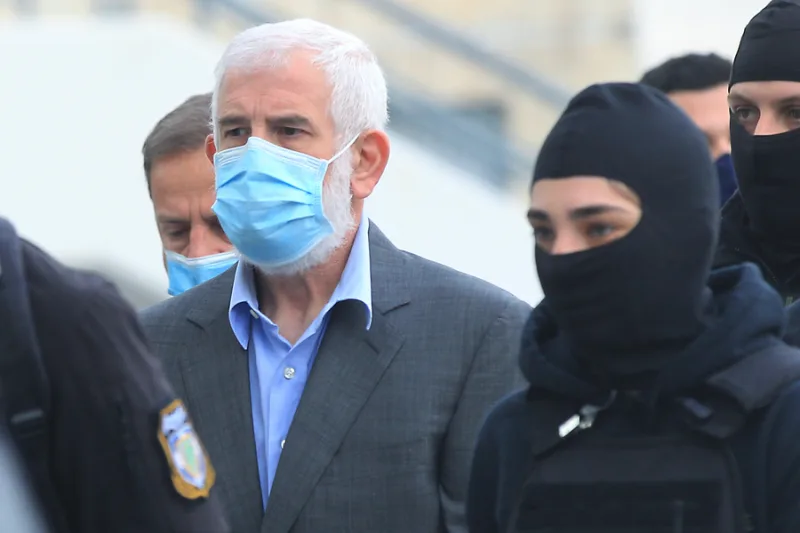 Ο ηθοποιός Πέτρος Φιλιππίδης κατά την έξοδό του από το δικαστήριο μετά την ανακοίνωση της ποινής του.