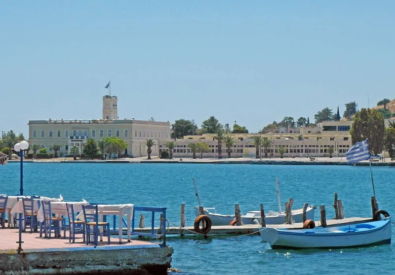 Πανοραμική άποψη του Πόρου, ιδανικός καλοκαιρινός προορισμός κοντά στην Αθήνα για Σαββατοκύριακο.
