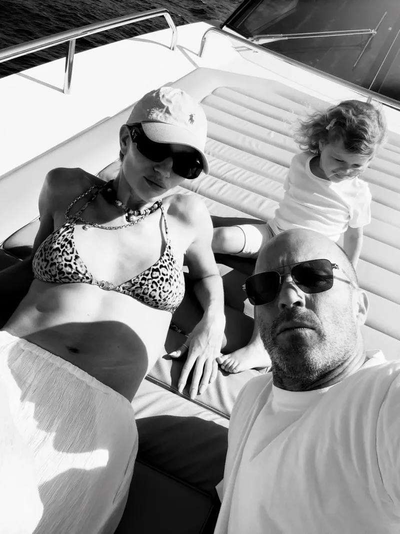Ο Jason Statham και η Rosie Huntington σε ρομαντικές διακοπές πάνω σε πολυτελές σκάφος.