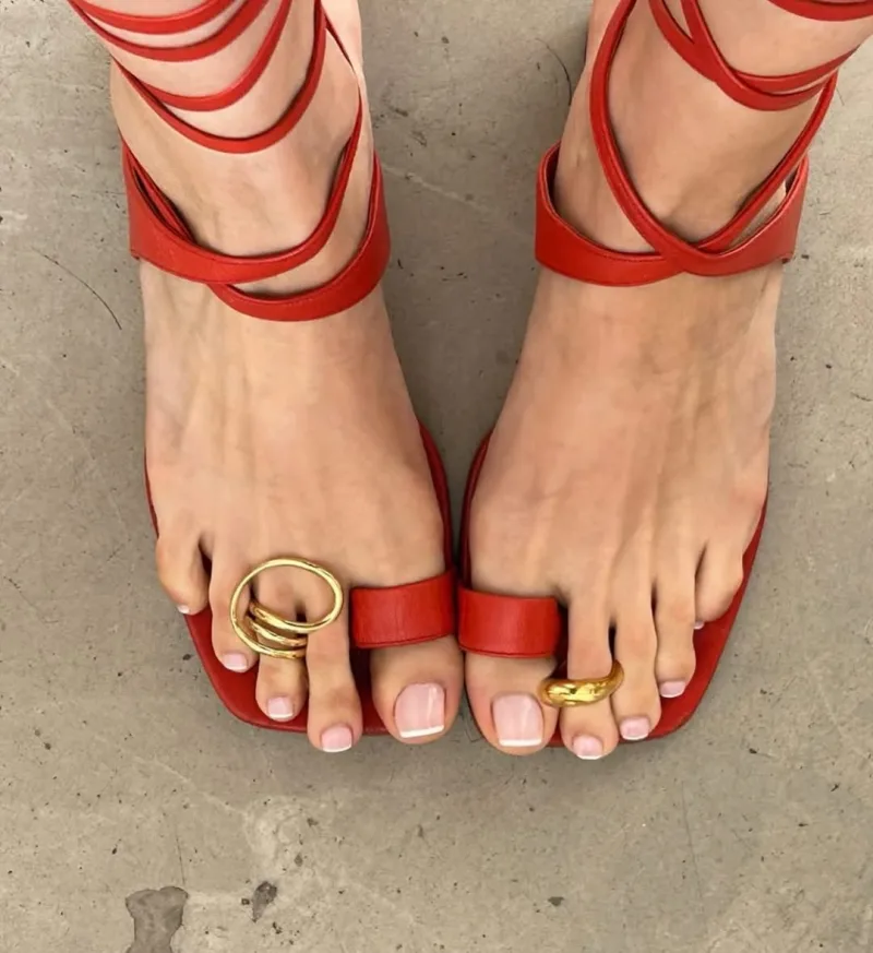 Toe nails