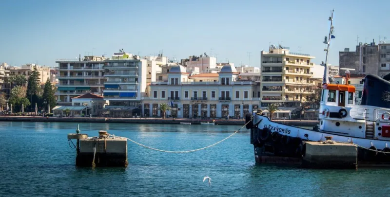 Πανοραμική άποψη της Χαλκίδας, ιδανικός καλοκαιρινός προορισμός κοντά στην Αθήνα για Σαββατοκύριακο.