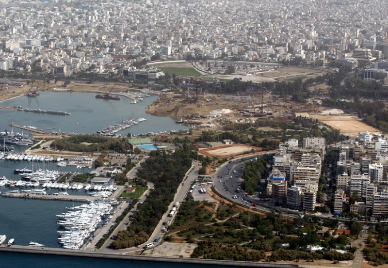 Άποψη της Μαρίνας Φλοίσβου στην Αθήνα με σκάφη αναψυχής, ένα από τα σημεία που θυμίζουν νησί.