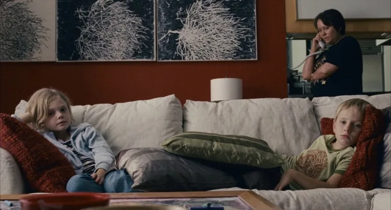 Η Adriana Barraza, η Elle Fanning και ο Nathan Gamble σε σκηνή από την ταινία Babel του 2006.