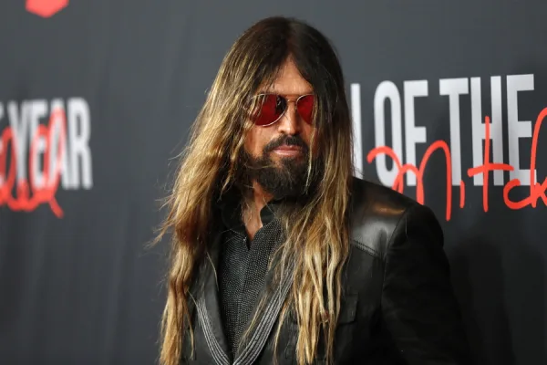 Η Miley Cyrus και ο πατέρας της Billy Ray Cyrus σε κοινή τους εμφάνιση.