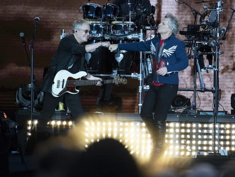 Ο Jon Bon Jovi σε φωτογραφία από το ΑΠΕ-ΜΠΕ για την κυκλοφορία του άλμπουμ Forever Legendary Edition.