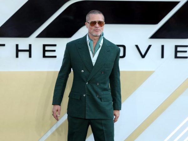Brad Pitt στην Ύδρα:  Έφτασε νωρίτερα με πλοίο της γραμμής