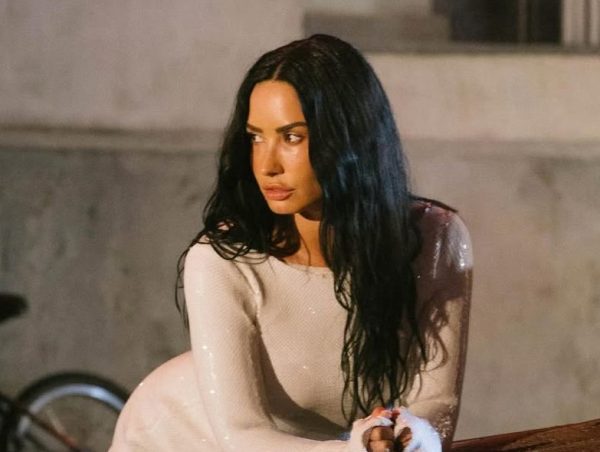Η Demi Lovato επιστρέφει στην χορευτική pop με το νέο single Fast – Δες το video
