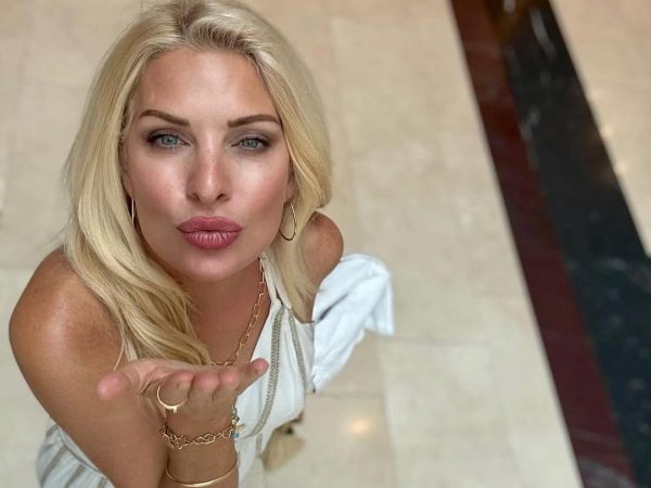 Ελένη Μενεγάκη: Ποιους παρουσιαστές έκανε ξαφνικά unfollow στο Instagram
