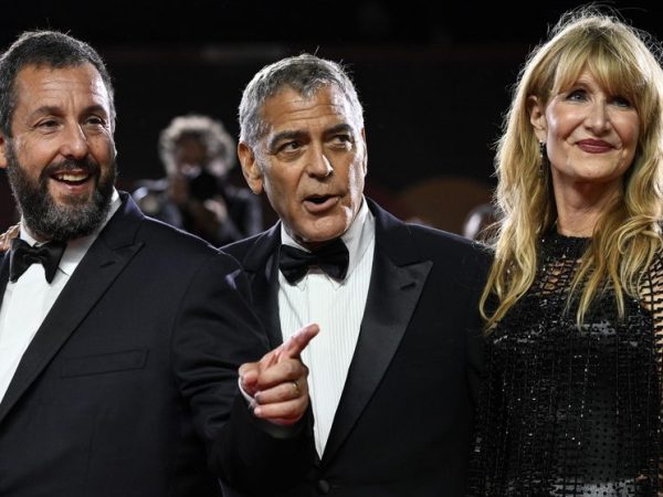 Φεστιβάλ Βενετίας 2025: Ο Adam Sandler και ο George Clooney αποθεώθηκαν για το Jay Kelly