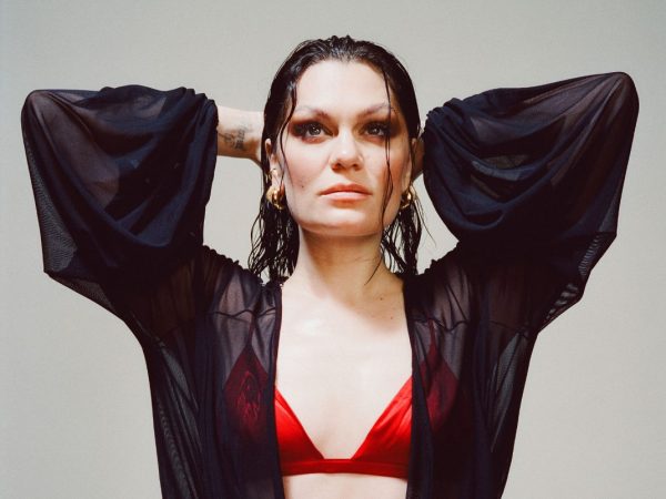 Η Jessie J αναβάλλει την περιοδεία της λόγω νέας επέμβασης για καρκίνο του μαστού