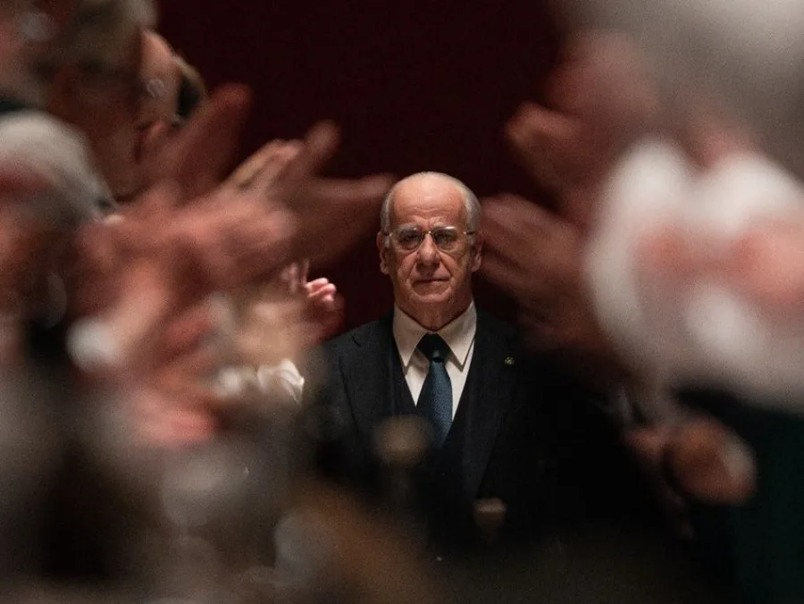 Ο Paolo Sorrentino και ο Toni Servillo στην ταινία La Grazia στο Φεστιβάλ Βενετίας.