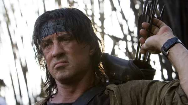 Ο Sylvester Stallone στον ρόλο του Rambo από την ταινία του 2008.