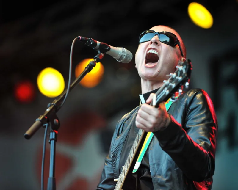 Πορτρέτο της τραγουδίστριας Sinéad O’Connor, η ζωή της οποίας θα γίνει βιογραφική ταινία.