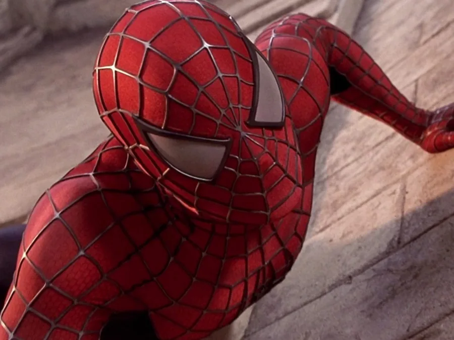 Ο Tom Holland ως Spider-Man με τη νέα του στολή από την ταινία Spider-Man: Brand New Day.