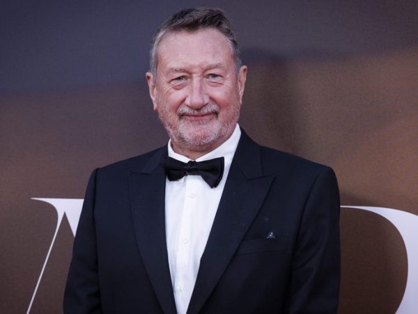 Ο Steven Knight, ο δημιουργός του Peaky Blinders, θα γράψει το νέο James Bond