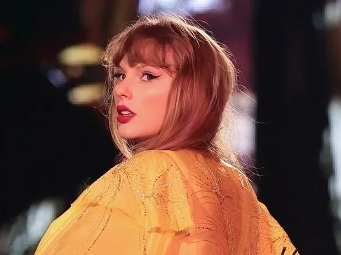 Η Taylor Swift σε φωτογραφία από τον επίσημο λογαριασμό της στο Instagram για το άρθρο σχετικά με την επιτυχία της.