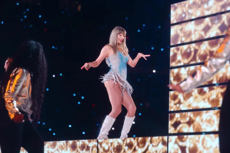 Η Taylor Swift σε φωτογραφία από τον επίσημο λογαριασμό της στο Instagram για το άρθρο σχετικά με την επιτυχία της.