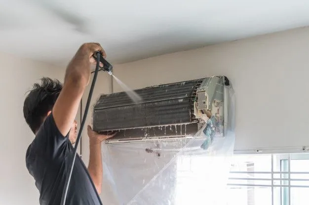 Το κόλπο με το παγάκι που καθαρίζει το Air condition χωρίς κόπο
