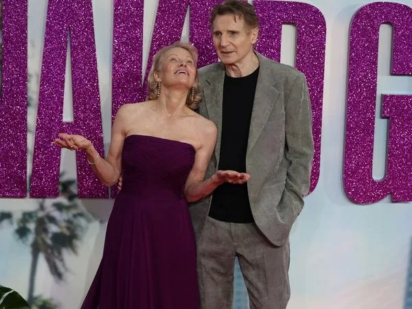 Pamela Anderson: Η δημόσια ερωτική εξομολόγηση για τον Liam Neeson