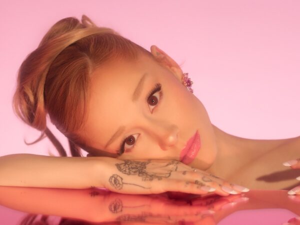 Ακούσαμε 2 teaser από το νέο album της Ariana Grande…και υπόσχονται πολλά