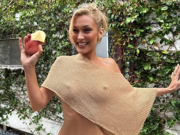Bella Hadid: Οι σπάνιες ρομαντικές εικόνες με τον σύντροφό της στο Instagram