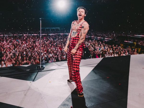 Harry Styles: Ρομαντικός περίπατος στη Ρώμη πυροδοτεί φήμες αρραβώνα με την Zoe Kravitz