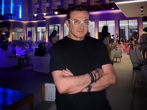 Λευτέρης Πανταζής: Αλλαγή ημερομηνίας για τη συναυλία στο Βεάκειο θέατρο Πειραιά