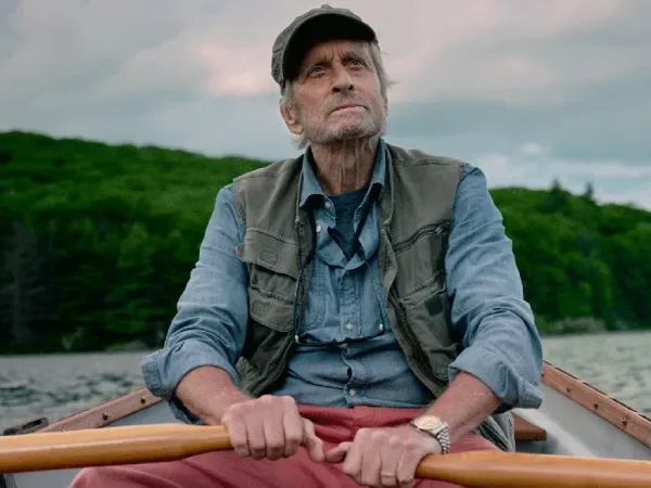 Looking Through Water: Ο Michael Douglas πρωταγωνιστεί με τον γιο του σε ένα οικογενειακό δράμα