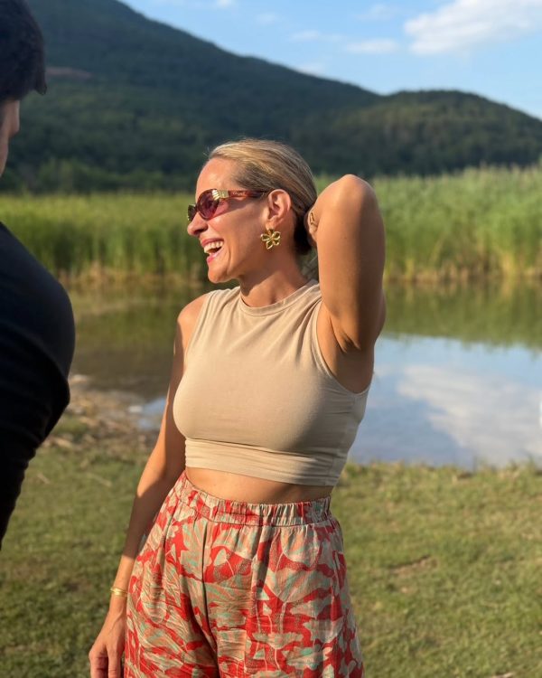 Η Νατάσσα Μποφίλιου σε στιγμιότυπο από το Instagram, με αφορμή τη φάρσα που της έκαναν οι συνεργάτες της.