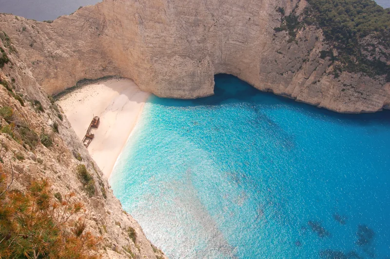 Τουρίστας σε ευρωπαϊκό προορισμό κατά τη διάρκεια των καλοκαιρινών διακοπών.