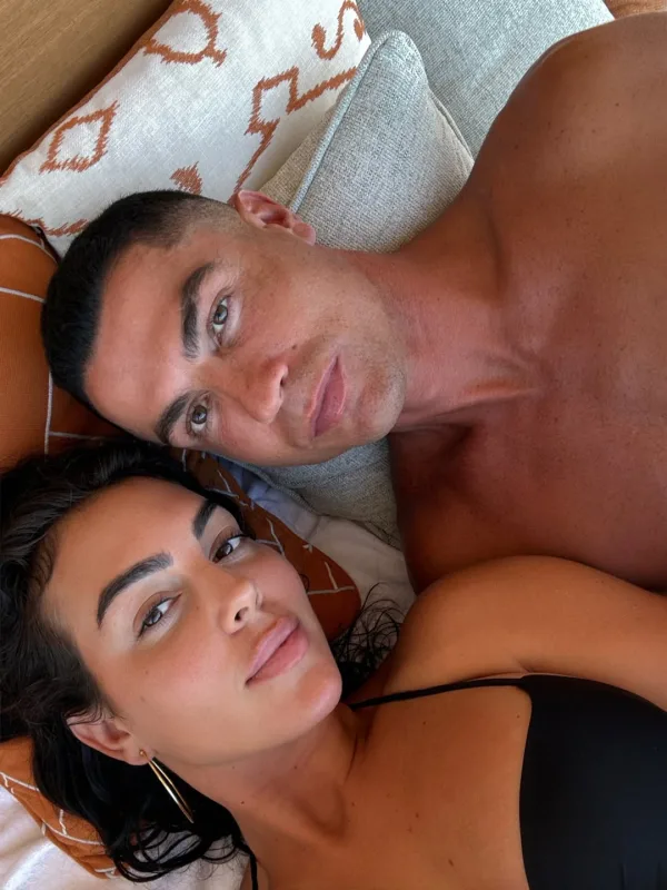 Η Georgina Rodriguez ποζάρει σε φωτογραφία από το Instagram της για την πρόταση γάμου του Cristiano Ronaldo.