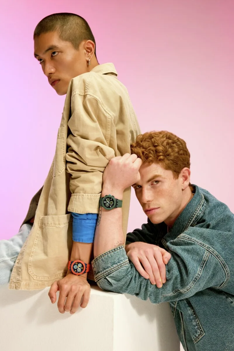 Νέα ρολόγια Swatch Essentials σε έντονες αποχρώσεις για κάθε εμφάνιση.