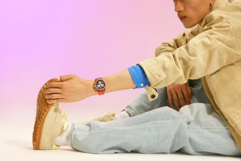 Νέα ρολόγια Swatch Essentials σε έντονες αποχρώσεις για κάθε εμφάνιση.