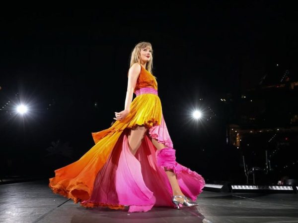 Το πορτοκαλί της Taylor Swift αναδεικνύεται στη μεγαλύτερη χρωματική τάση της χρονιάς