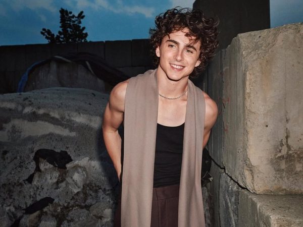 O Timothée Chalamet αποκαλύπτει τη νέα εκδοχή του Bleu de Chanel με το L’Exclusif