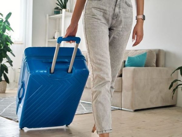 Το απόλυτο tip για να ζυγίσεις τη βαλίτσα σου χωρίς ζυγαριά