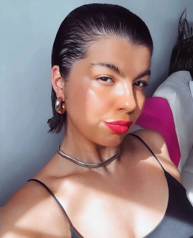 Wet look χτένισμα