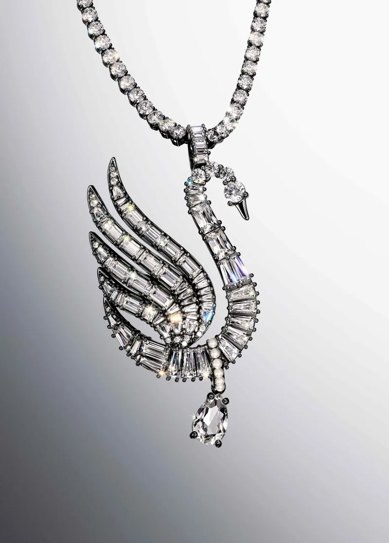 Κολιέ Swarovski σε σχήμα κύκνου από τη συλλογή Vienna.